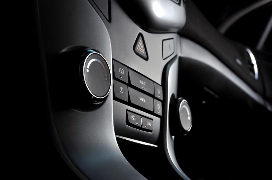  Chevrolet Cruze Sport6 2012 года  (фото 7 из 63)